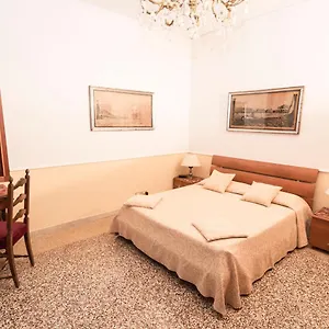  Apartment Alla Fenice